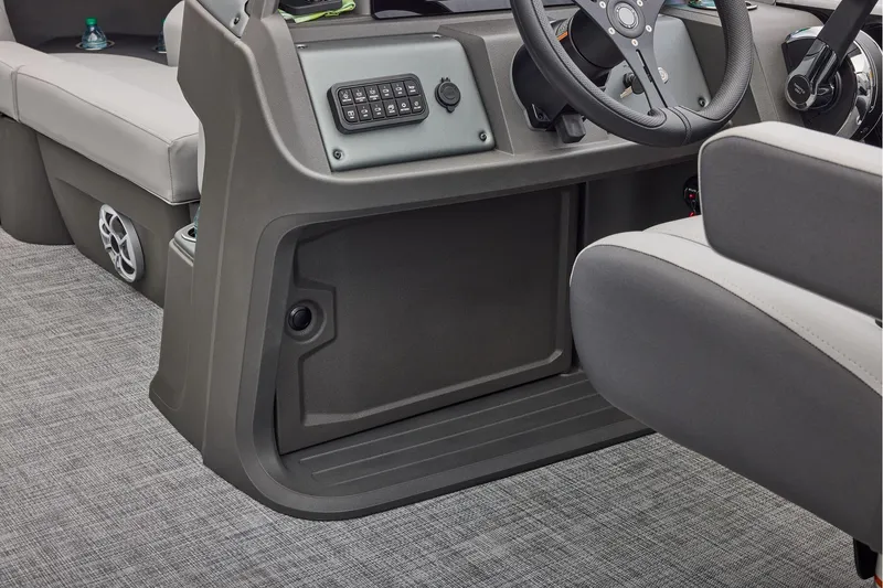 Slide: The Image of Sun Tracker Party Barge 22 RF DLX 2026 - 40