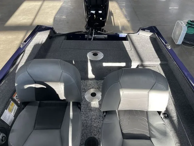 Slide: The Image of Tracker Super Guide V-16 SC 2026 - 16