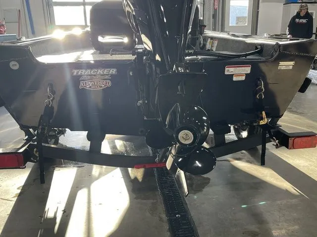 Slide: The Image of Tracker Super Guide V-16 SC 2026 - 25