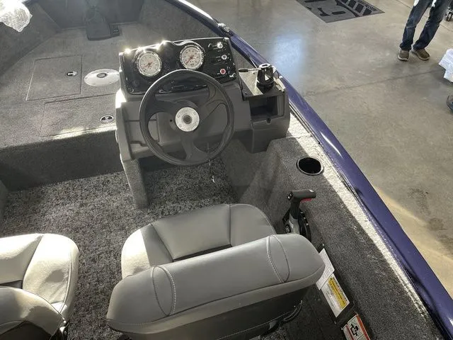 Slide: The Image of Tracker Super Guide V-16 SC 2026 - 36