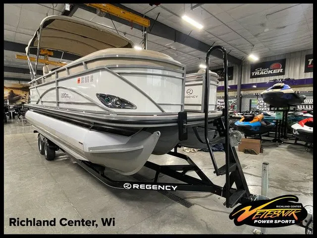 The Image of Regency 220 DL3 150 L FourStroke 2016 - 1