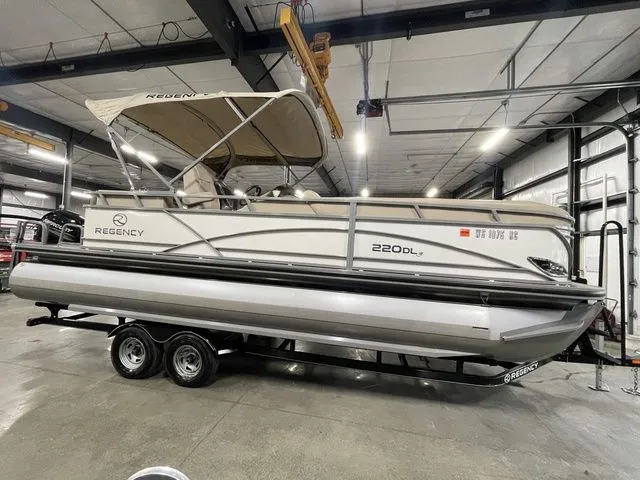 Slide: The Image of Regency 220 DL3 150 L FourStroke 2016 - 10