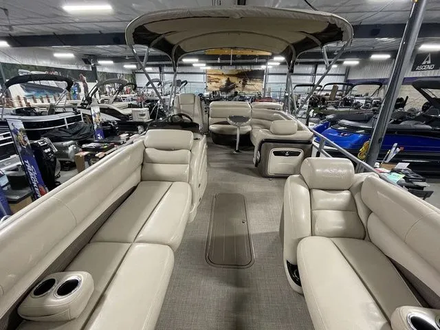 Slide: The Image of Regency 220 DL3 150 L FourStroke 2016 - 11