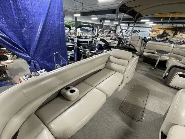 Slide: The Image of Regency 220 DL3 150 L FourStroke 2016 - 12