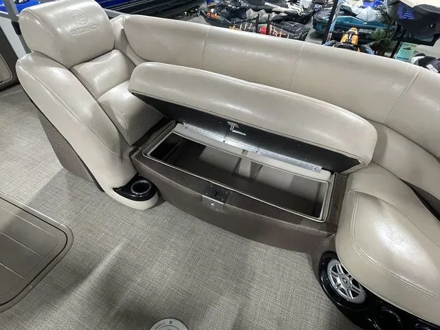 Slide: The Image of Regency 220 DL3 150 L FourStroke 2016 - 14