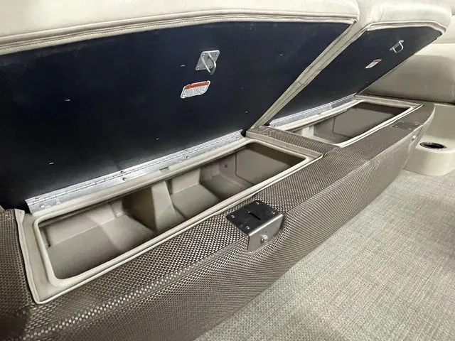 Slide: The Image of Regency 220 DL3 150 L FourStroke 2016 - 15