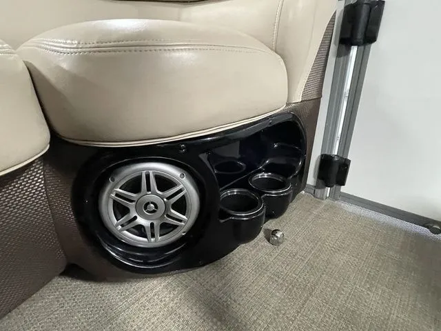 Slide: The Image of Regency 220 DL3 150 L FourStroke 2016 - 17