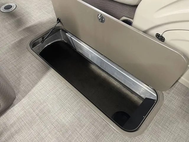 Slide: The Image of Regency 220 DL3 150 L FourStroke 2016 - 18