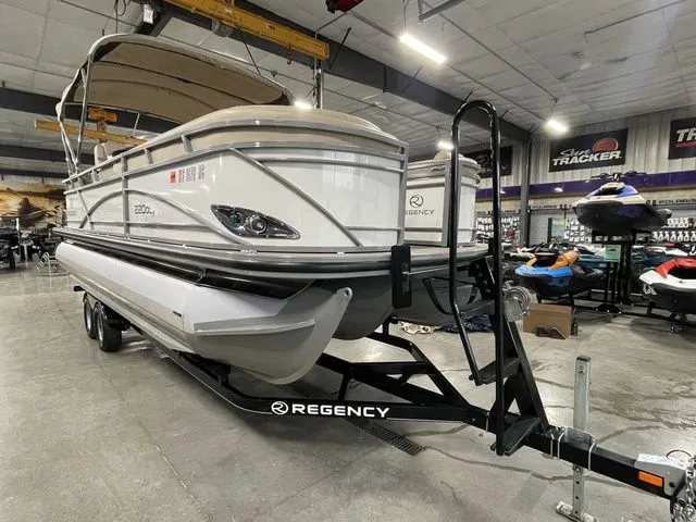 Slide: The Image of Regency 220 DL3 150 L FourStroke 2016 - 2