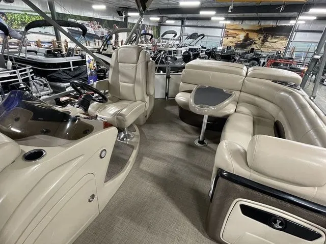 Slide: The Image of Regency 220 DL3 150 L FourStroke 2016 - 20