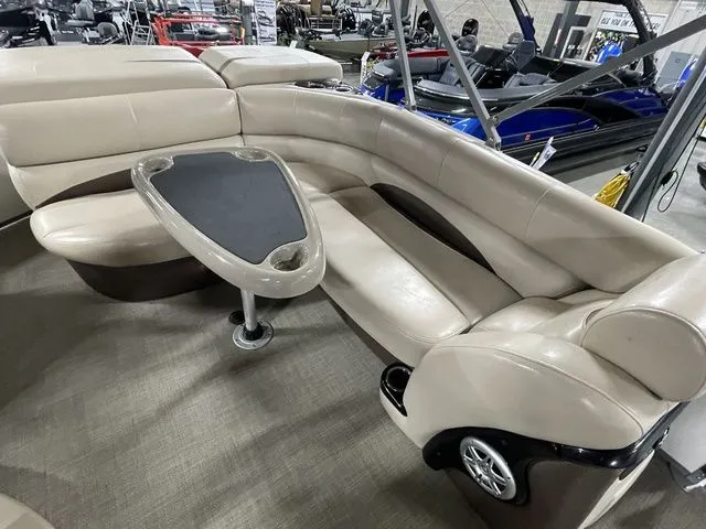 Slide: The Image of Regency 220 DL3 150 L FourStroke 2016 - 21