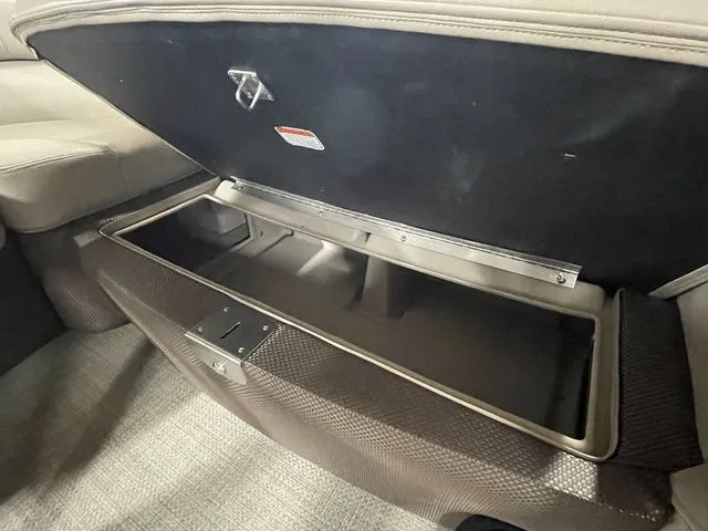 Slide: The Image of Regency 220 DL3 150 L FourStroke 2016 - 23