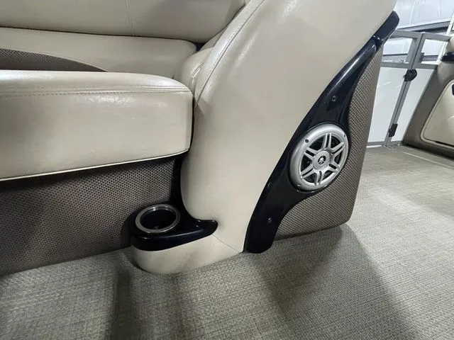 Slide: The Image of Regency 220 DL3 150 L FourStroke 2016 - 24