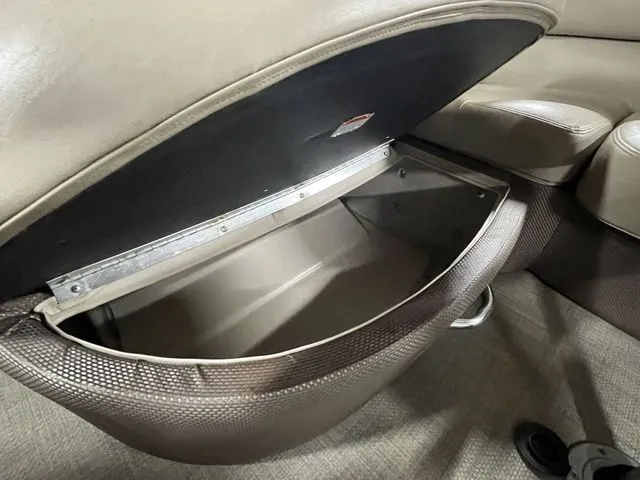 Slide: The Image of Regency 220 DL3 150 L FourStroke 2016 - 25