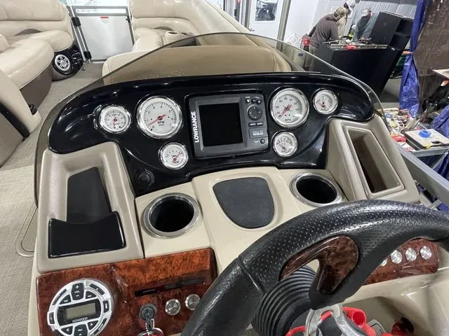 Slide: The Image of Regency 220 DL3 150 L FourStroke 2016 - 27