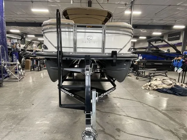 Slide: The Image of Regency 220 DL3 150 L FourStroke 2016 - 3