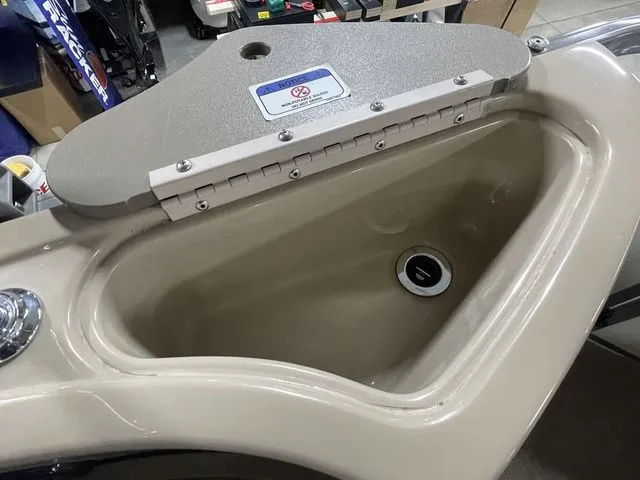 Slide: The Image of Regency 220 DL3 150 L FourStroke 2016 - 31