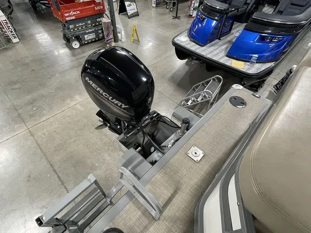 Slide: The Image of Regency 220 DL3 150 L FourStroke 2016 - 36