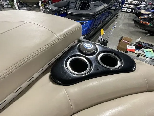 Slide: The Image of Regency 220 DL3 150 L FourStroke 2016 - 37