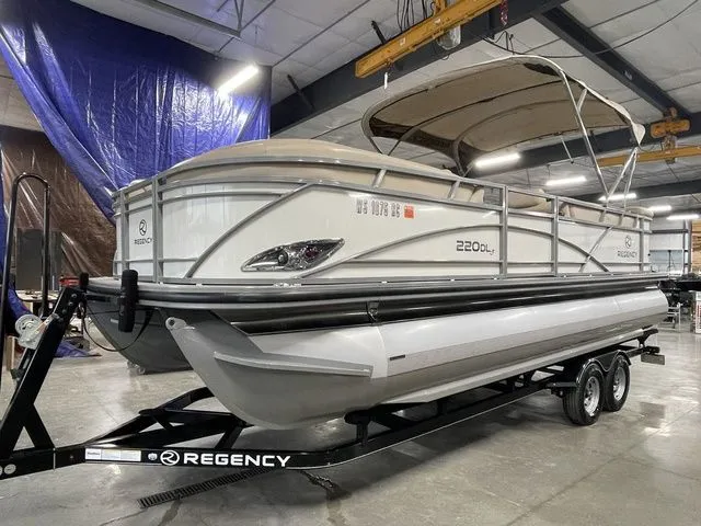 Slide: The Image of Regency 220 DL3 150 L FourStroke 2016 - 4