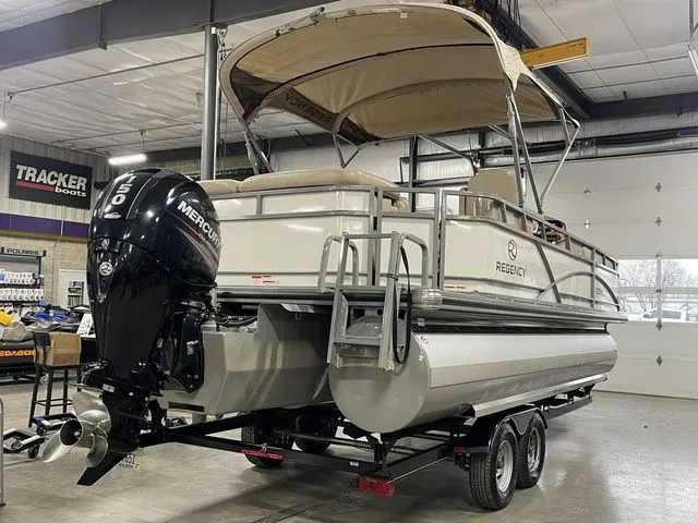 Slide: The Image of Regency 220 DL3 150 L FourStroke 2016 - 9