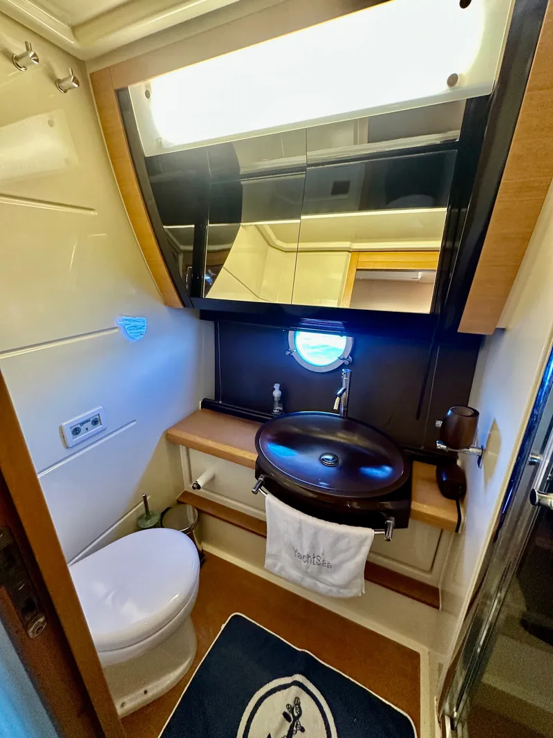 Slide: The Image of Azimut Fly 53 2011 - 32