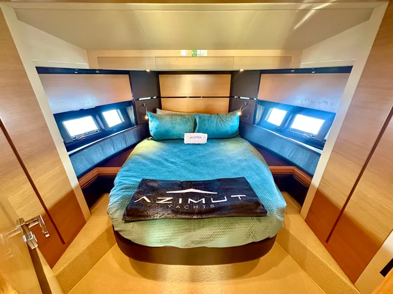 Slide: The Image of Azimut Fly 53 2011 - 37