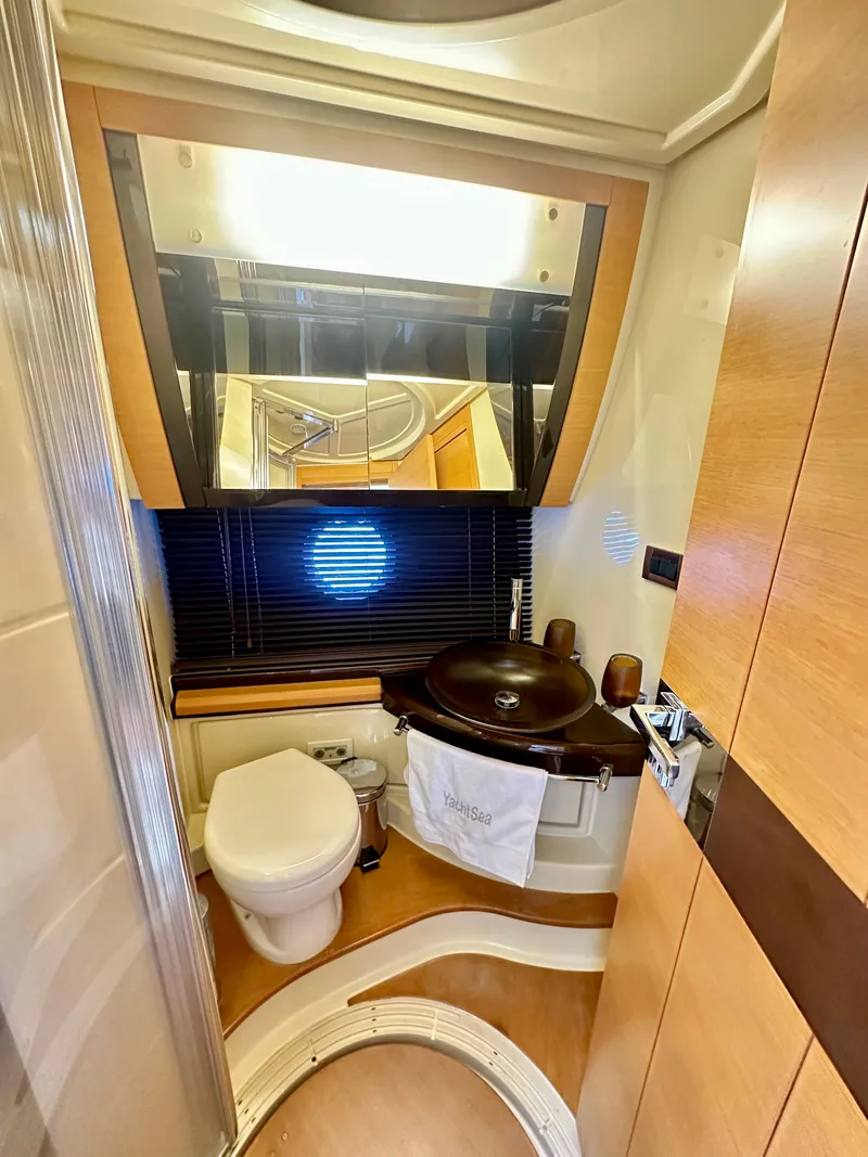 Slide: The Image of Azimut Fly 53 2011 - 35