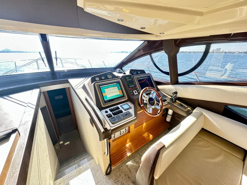 Slide: The Image of Azimut Fly 53 2011 - 18