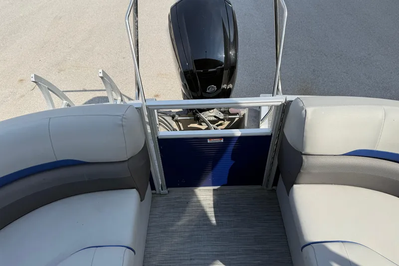 Slide: The Image of 2023 Bennington 25ssrc pontoon boat interior with seating and outboard motor. - 14