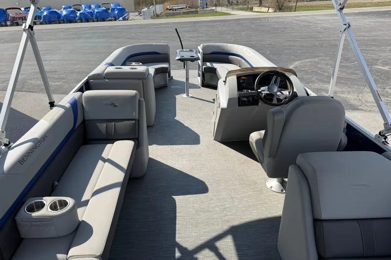Slide: The Image of 2023 Bennington 25ssrc pontoon boat interior with gray seating and steering console. - 17