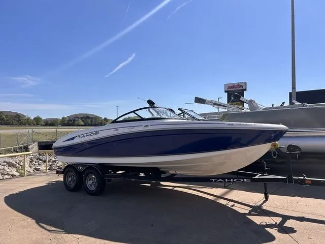 The Image of Tahoe 700 2019 - undefined