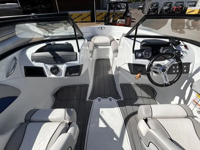 Slide: The Image of Tahoe 700 2019 - 12