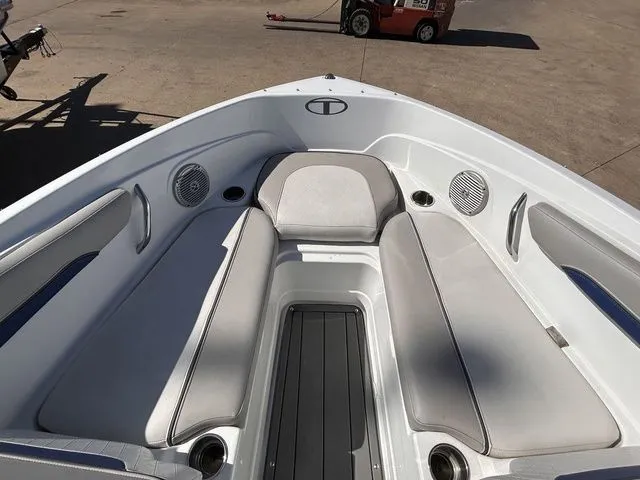 Slide: The Image of Tahoe 700 2019 - 13