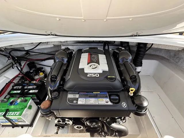 Slide: The Image of Tahoe 700 2019 - 18