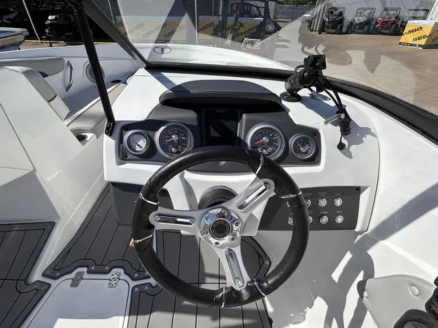 Slide: The Image of Tahoe 700 2019 - 20