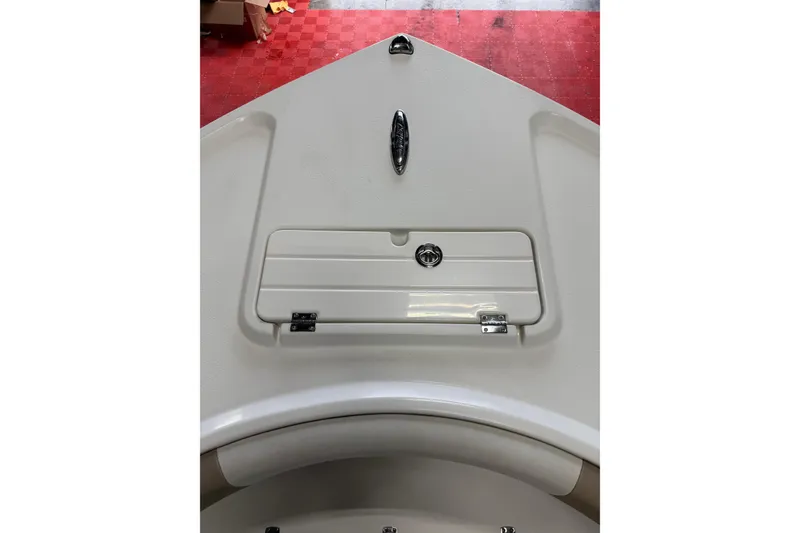 Slide: The Image of Bow of 2018 Parker 2100 SE boat with storage compartment and cleat. - 25