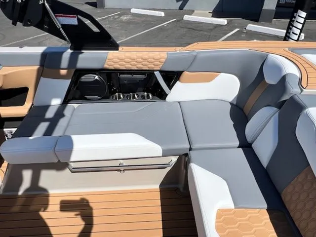 Slide: The Image of MasterCraft XT23 2026 - 27