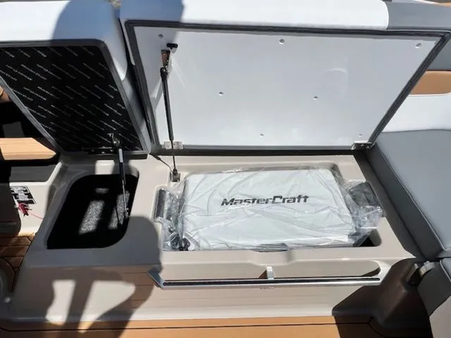 Slide: The Image of MasterCraft XT23 2026 - 28