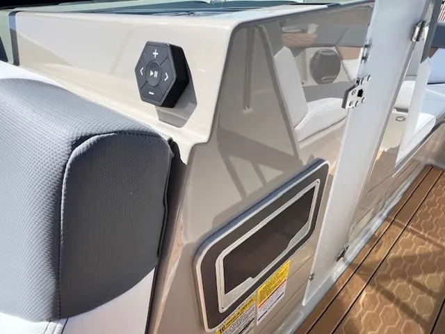 Slide: The Image of MasterCraft XT23 2026 - 31