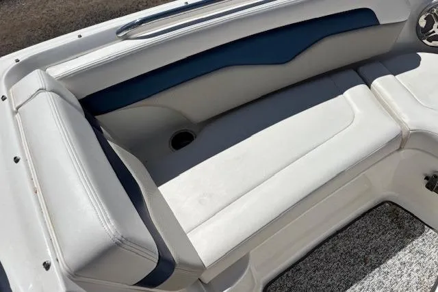 Slide: The Image of 2014 Chaparral 226 SSi boat interior with white and blue seating. - 18