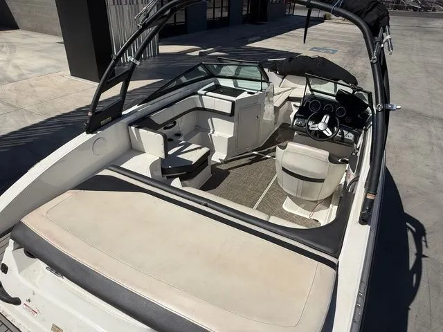 Slide: The Image of Sea Ray SPX 190 2018 - 11