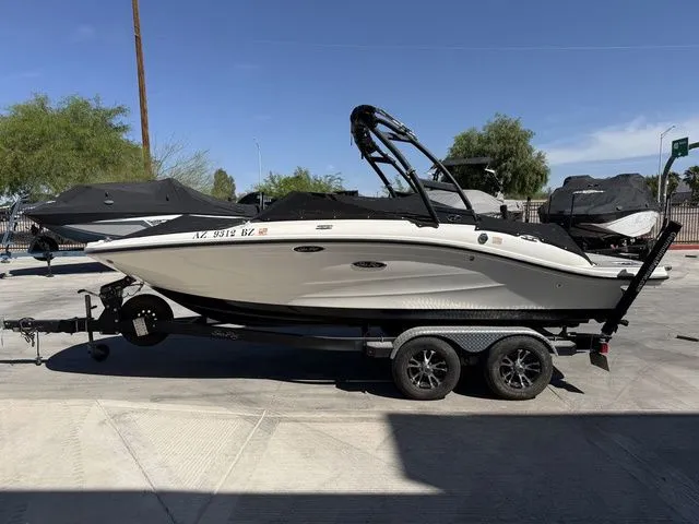 Slide: The Image of Sea Ray SPX 190 2018 - 5