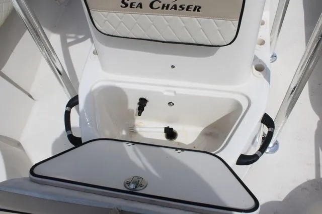 Slide: The Image of Sea Chaser 21 LX Bay 2021 - 20