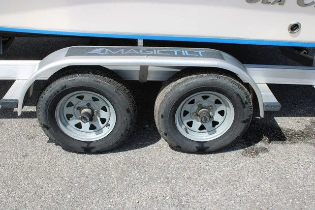 Slide: The Image of Sea Chaser 21 LX Bay 2021 - 36