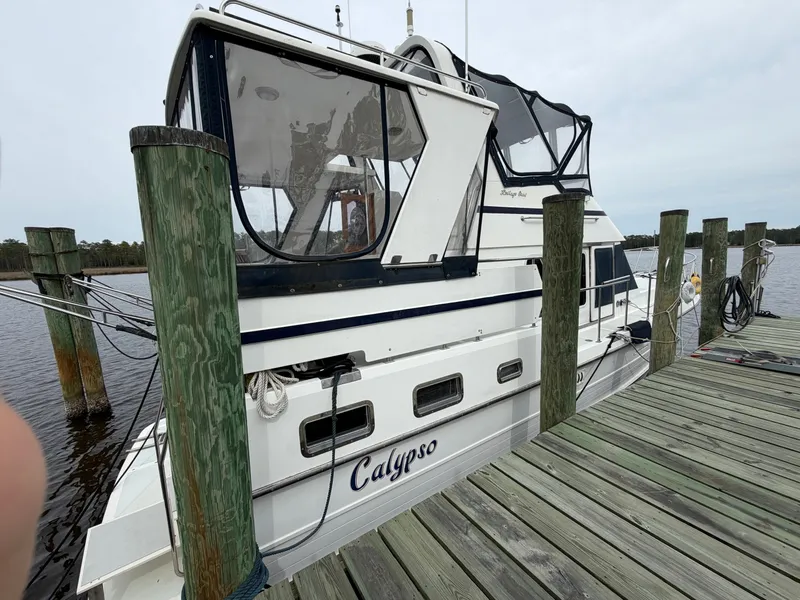 The Image of Heritage East 36 Sundeck 2002 docked at pier. - 0
