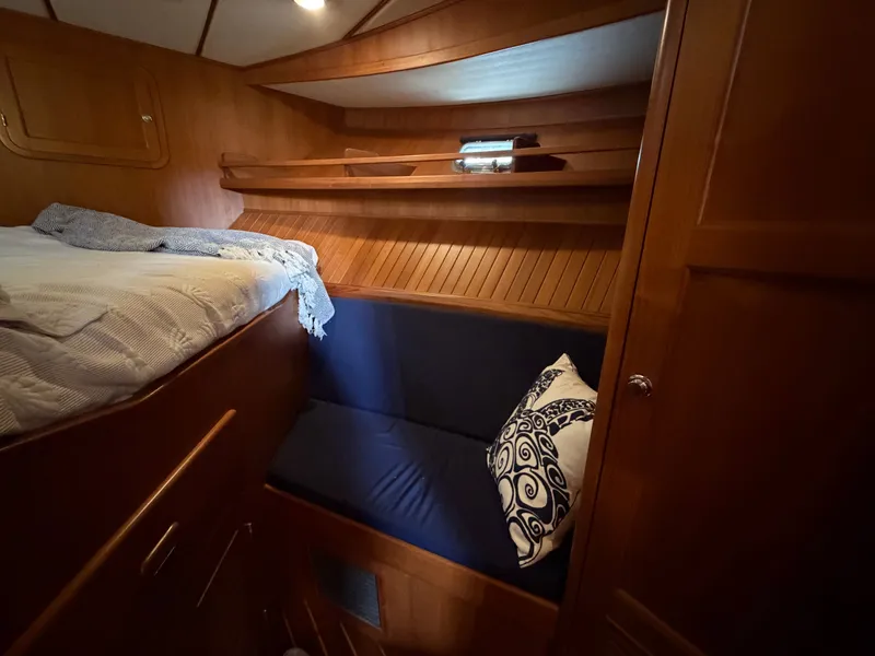 Slide: The Image of Interior of 2002 Heritage East 36 Sundeck yacht cabin. - 9