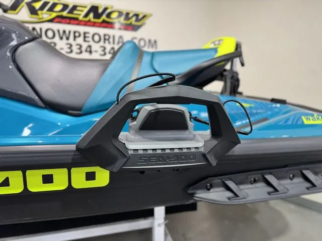 Slide: The Image of Sea-Doo Wake 170 BRP Premium Audio, iDF, iBR 2026 - 16