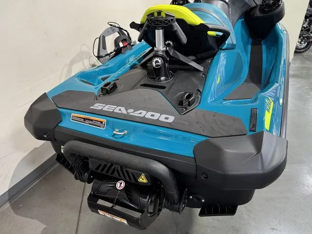 Slide: The Image of Sea-Doo Wake 170 BRP Premium Audio, iDF, iBR 2026 - 17