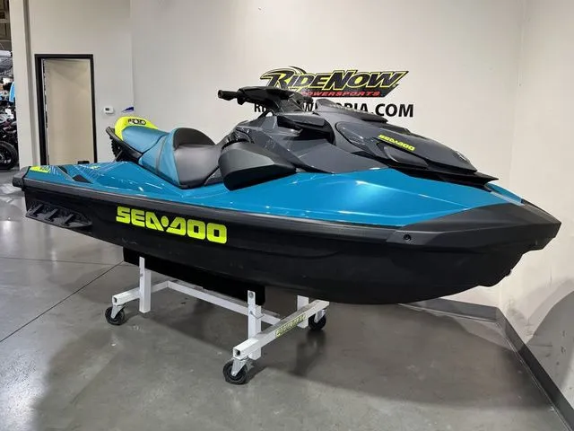 Slide: The Image of Sea-Doo Wake 170 BRP Premium Audio, iDF, iBR 2026 - 6